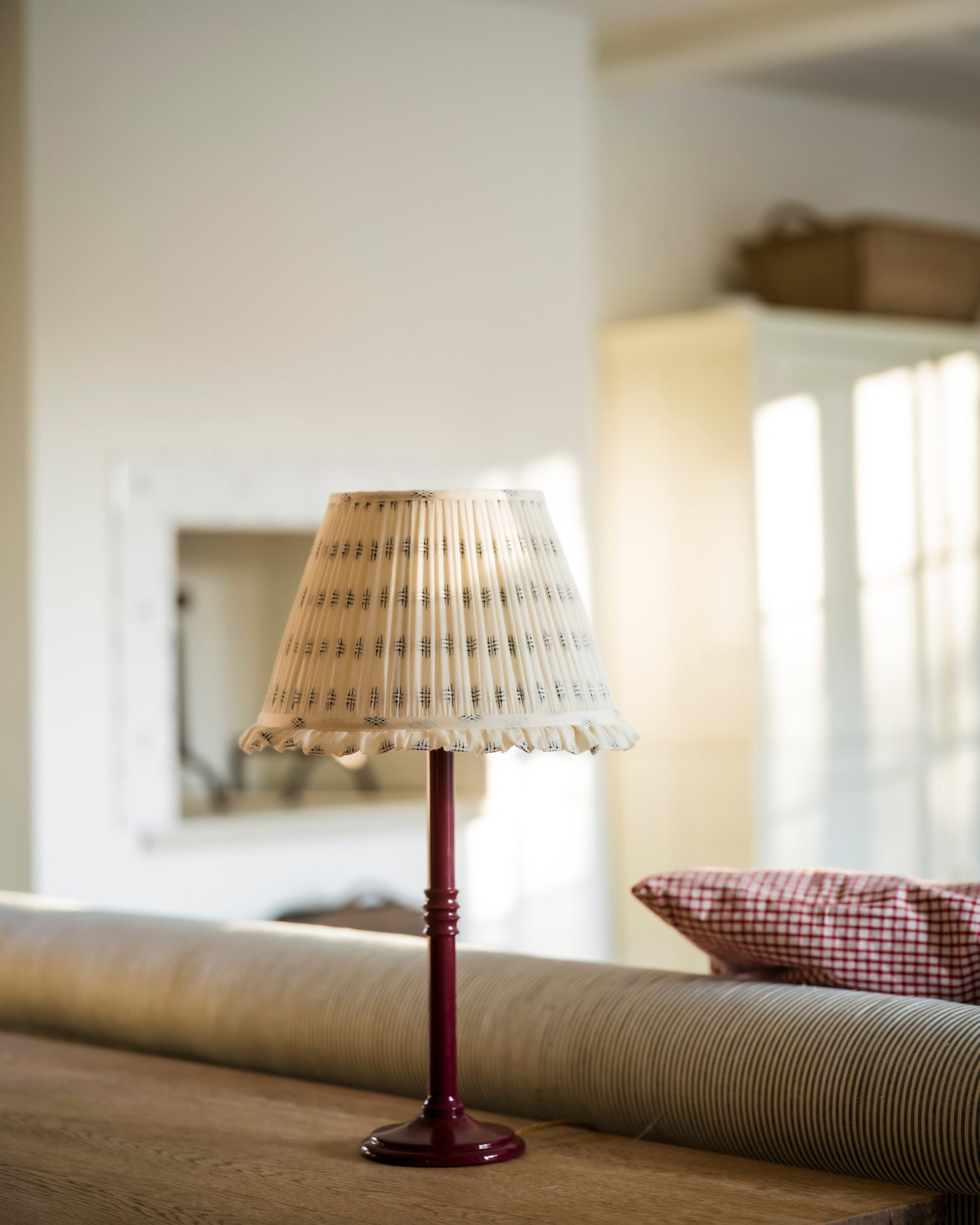 Glossy Lampstand in damson with lampshade