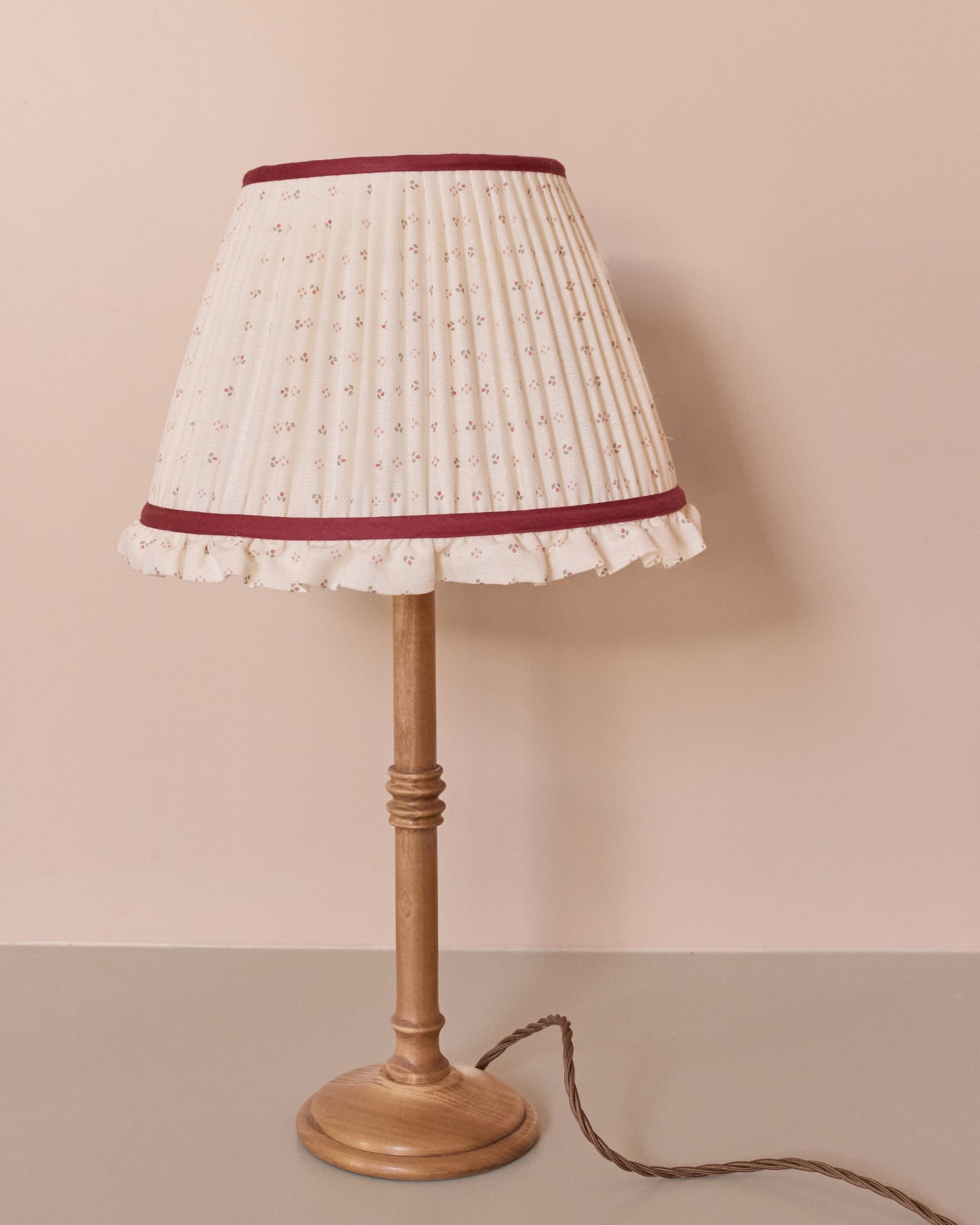 Luxury frilled lampshade in minni on lampstand