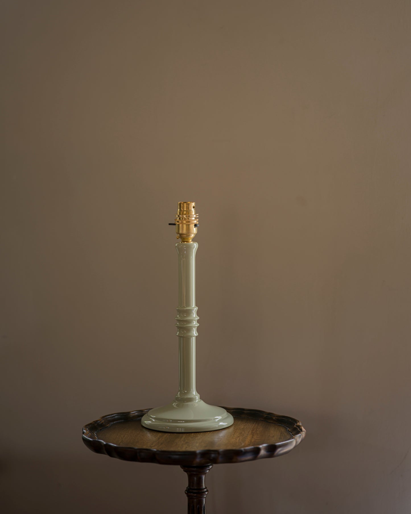Small lacquered lampstand in hellebore