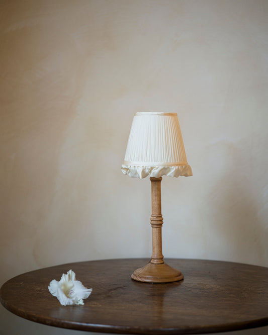 Luxury frilly lampshade in jasmine