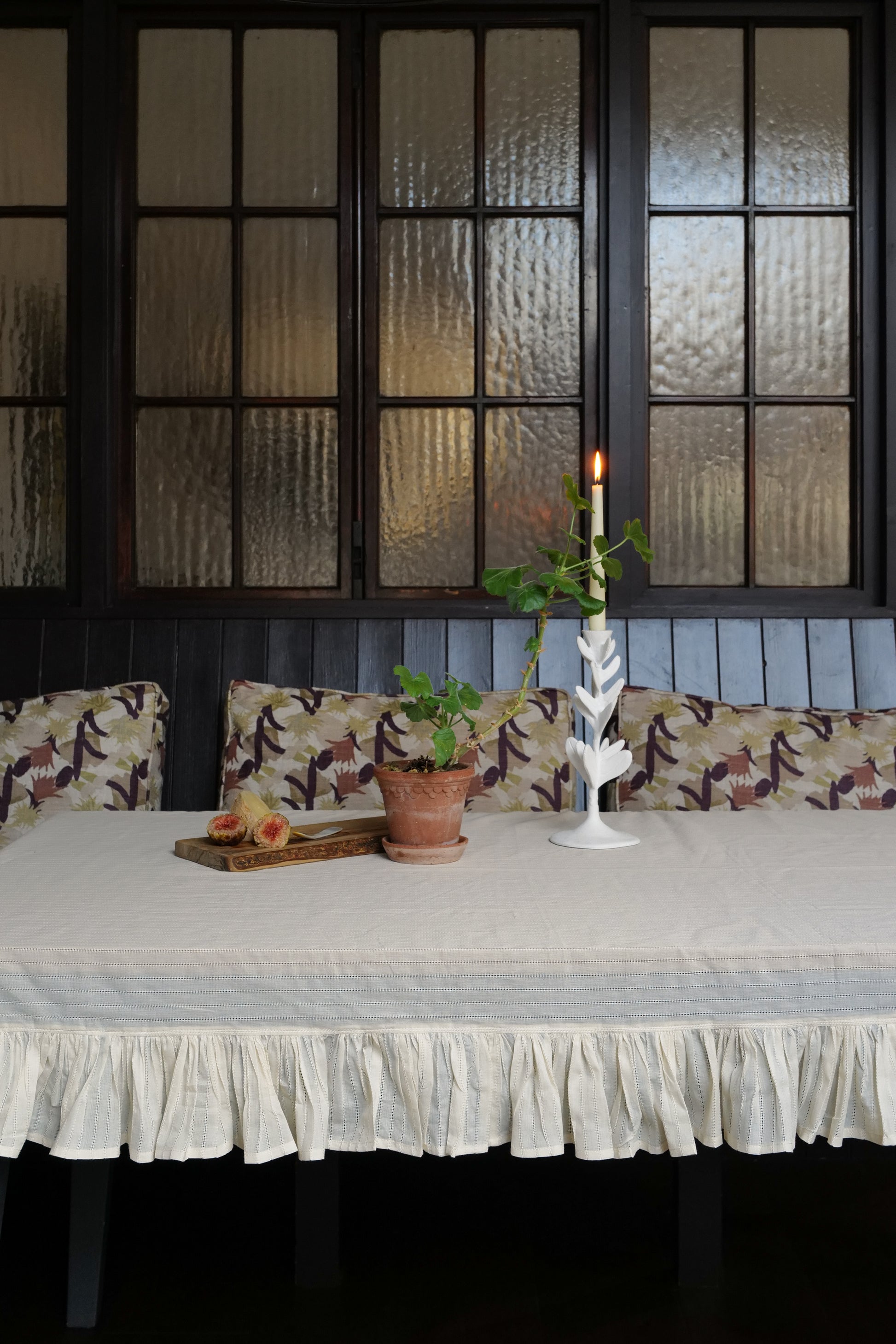 Tablecloth in daisy with candlestick