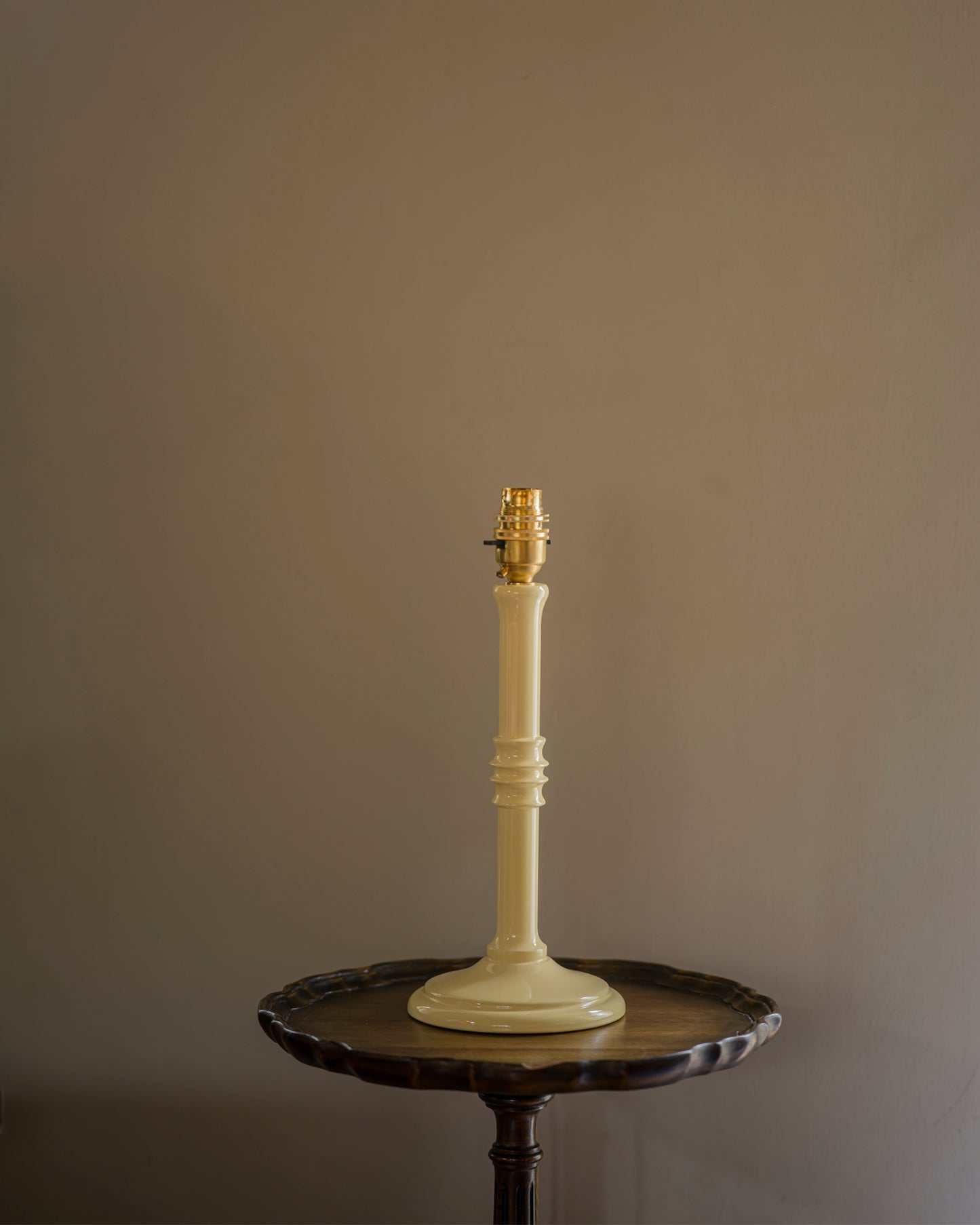 Small lacquered lampstand in buttercup
