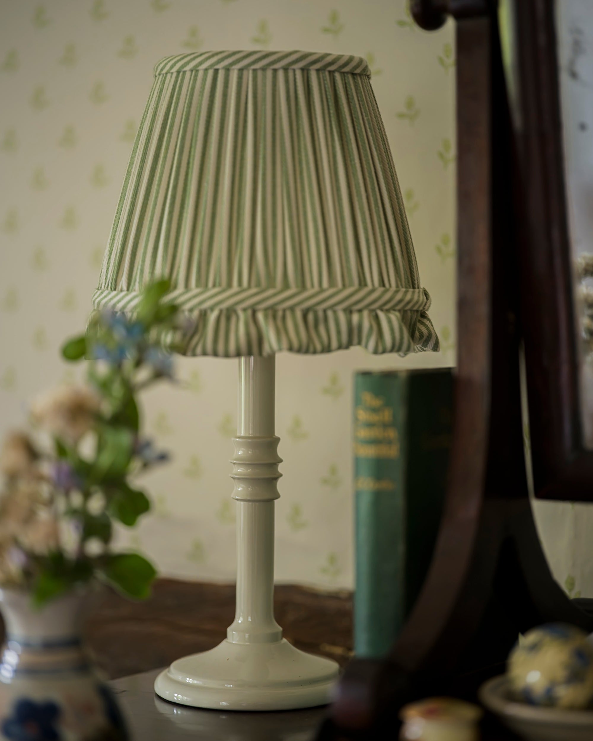 Small lacquered lampstand in magnolia on drawers zoomed in