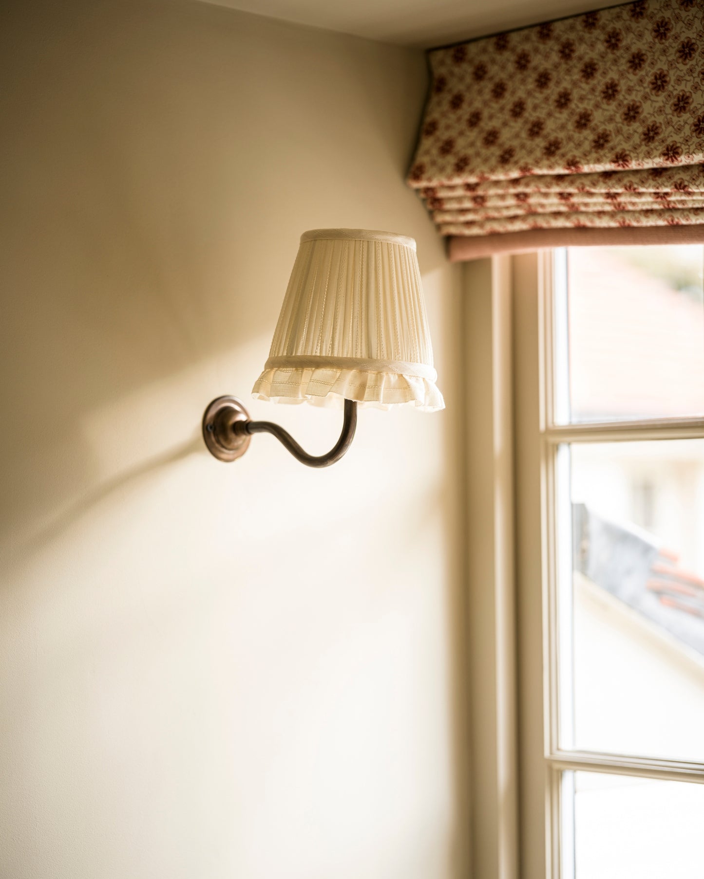 Embroidered wall light lampshade in daisy