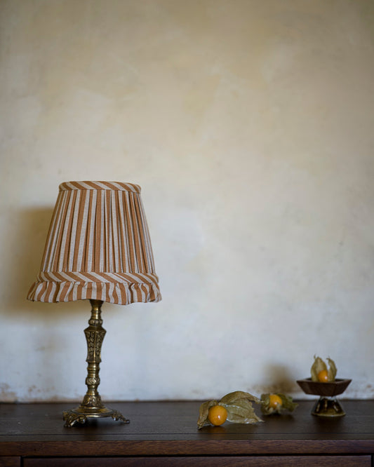 Wall light lampshade in goldenberry on lampstand
